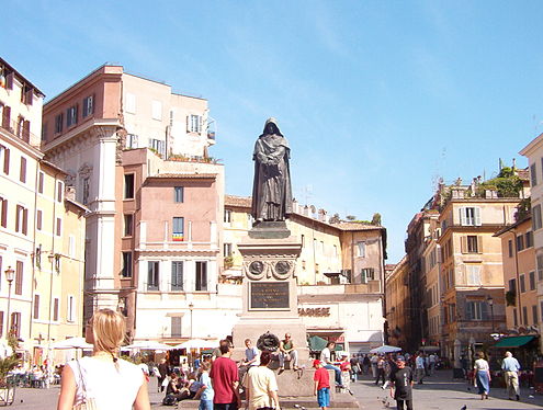 Tượng kỷ niệm nơi Giordano Bruno bị hỏa thiêu ở Ý